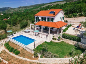 Charming Villa in Glavina Donja with Infinity Pool